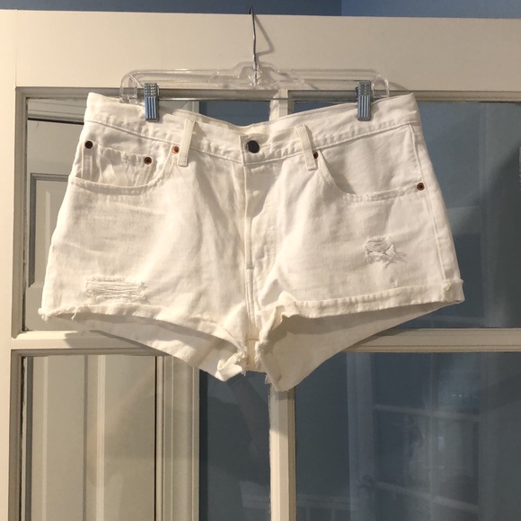 High-waisted White Levi Short - Picture 1 of 3